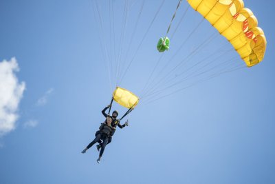 Kadri Simson sooritab Parasummeril tandemhüpet