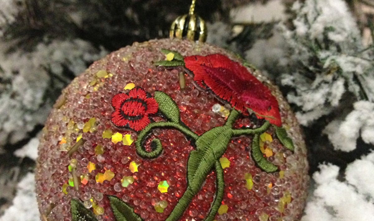 Fotovõistlus “Pühad minu kodus”: Kristallide, punaste jõulukuulide ja tantsivate baleriinidega ehitud jõulupuu