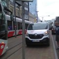 ФОТО читателя: Микроавтобус Omniva застопорил трамвайное движение в Таллинне