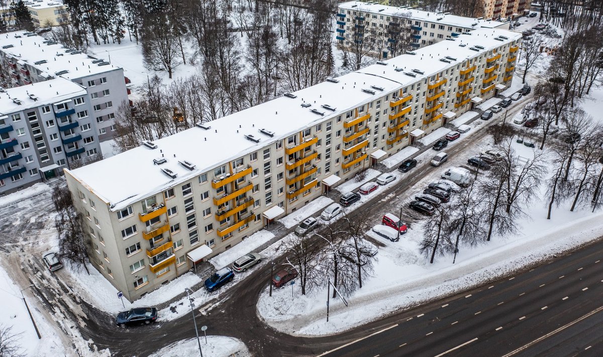 Nõukogude inimene pidi korrusmajas mööda treppe suutma ronida kuni viienda korruseni, kuna lift oli ilmselt liigne kulutus.