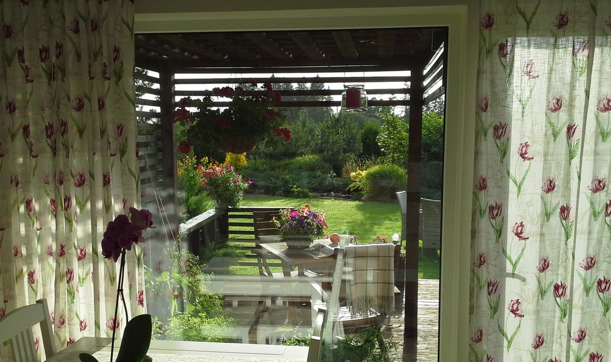 Fotovõistlus "Minu kodu suvel": Meriliisi romantiline terrass pakub mõnusat olemist ka jahedama ilmaga