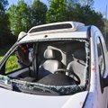 ФОТО | Автомобиль перевернулся по необычной причине, пострадала пассажирка