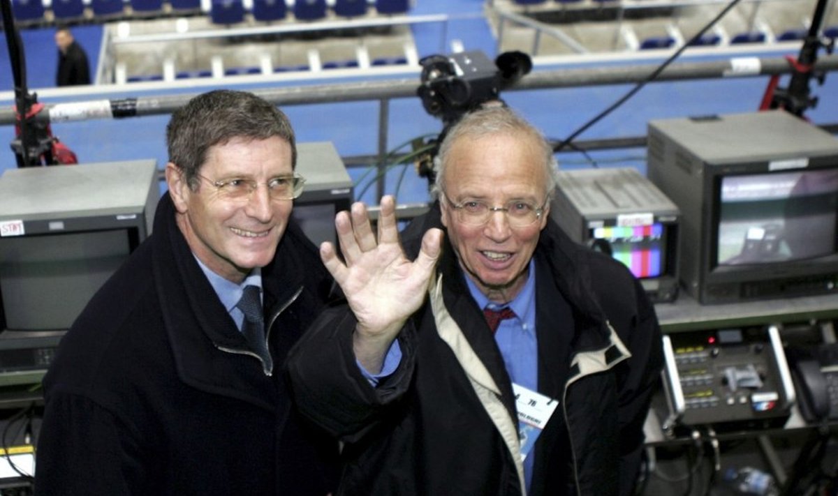 Jean-Michel Larque (vasakul) ja Thierry Roland 2004. aastal Stade de France staadionil.