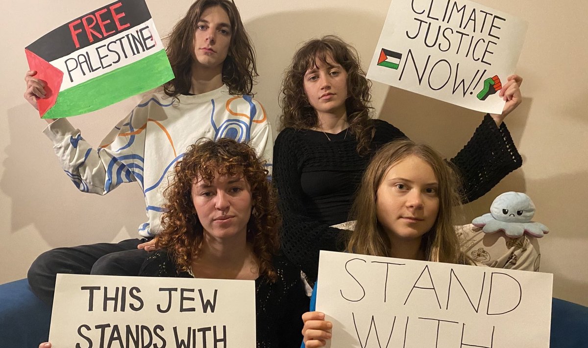 Greta Thunberg koos teiste noorte kliimaaktivistidega palestiinlaste eest meelt avaldamas.