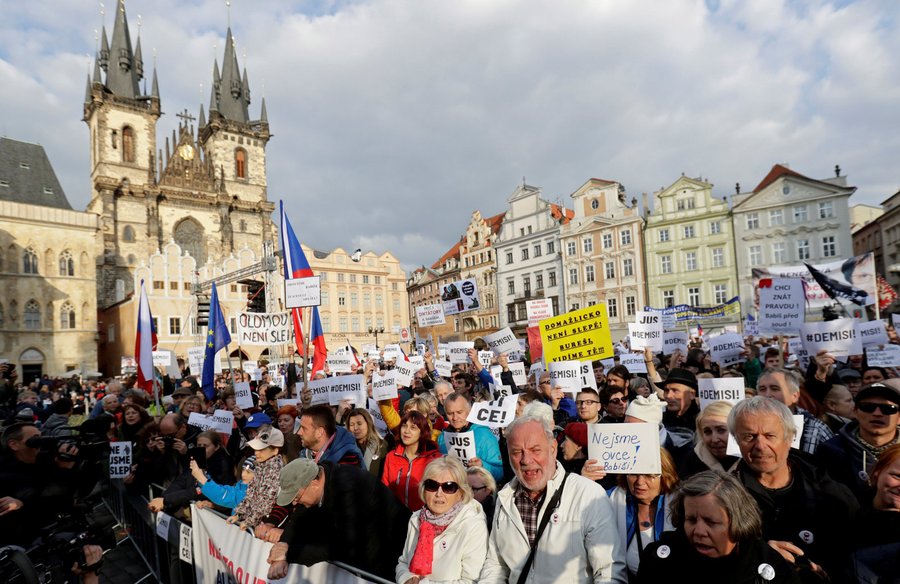 Прага 1000. Ситуация в Чехии сейчас. Reuters/David w cerny Czech elections Mops.