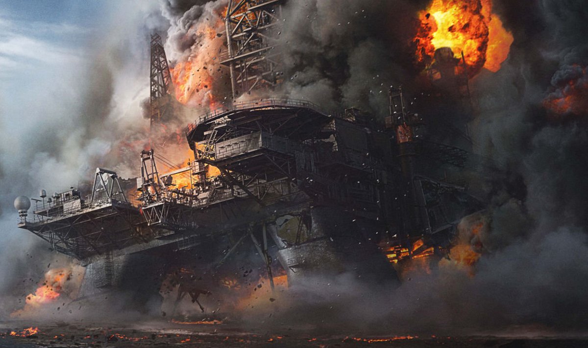 Kaader samanimelise naftapuurplatvormi hävingut kajastavast mängufilmist "Deepwater Horizon" (2016) (Foto: tootjad)