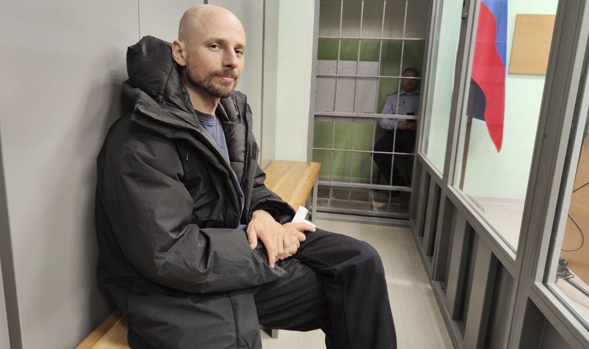 Sergei Karelin Murmanski kohtus. AP väljendas oma kaastöölise vahistamise üle protesti.
