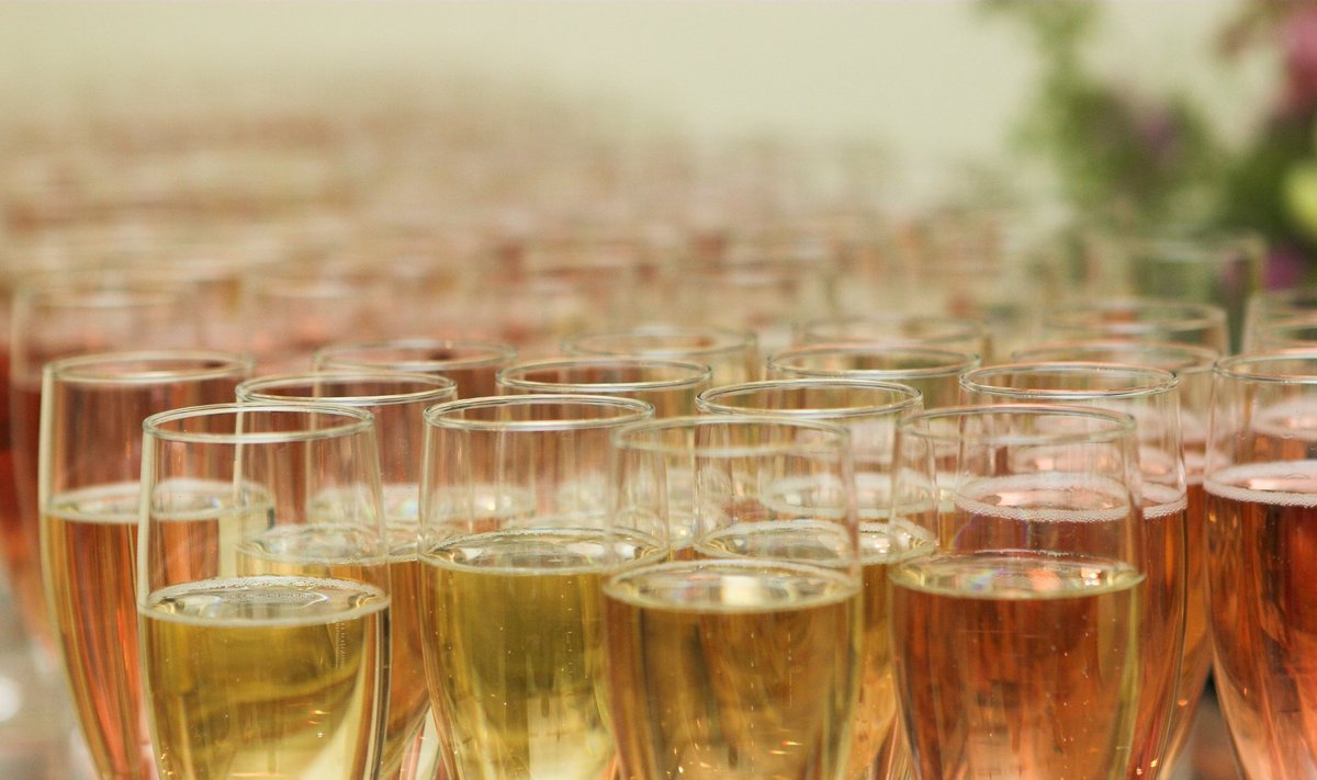 Šampanja parandab kindlasti kõik murtud südamed - ehkki tuleb meeles pidada, et  alkohol on kahjulik teie ülejäänud tervisele!