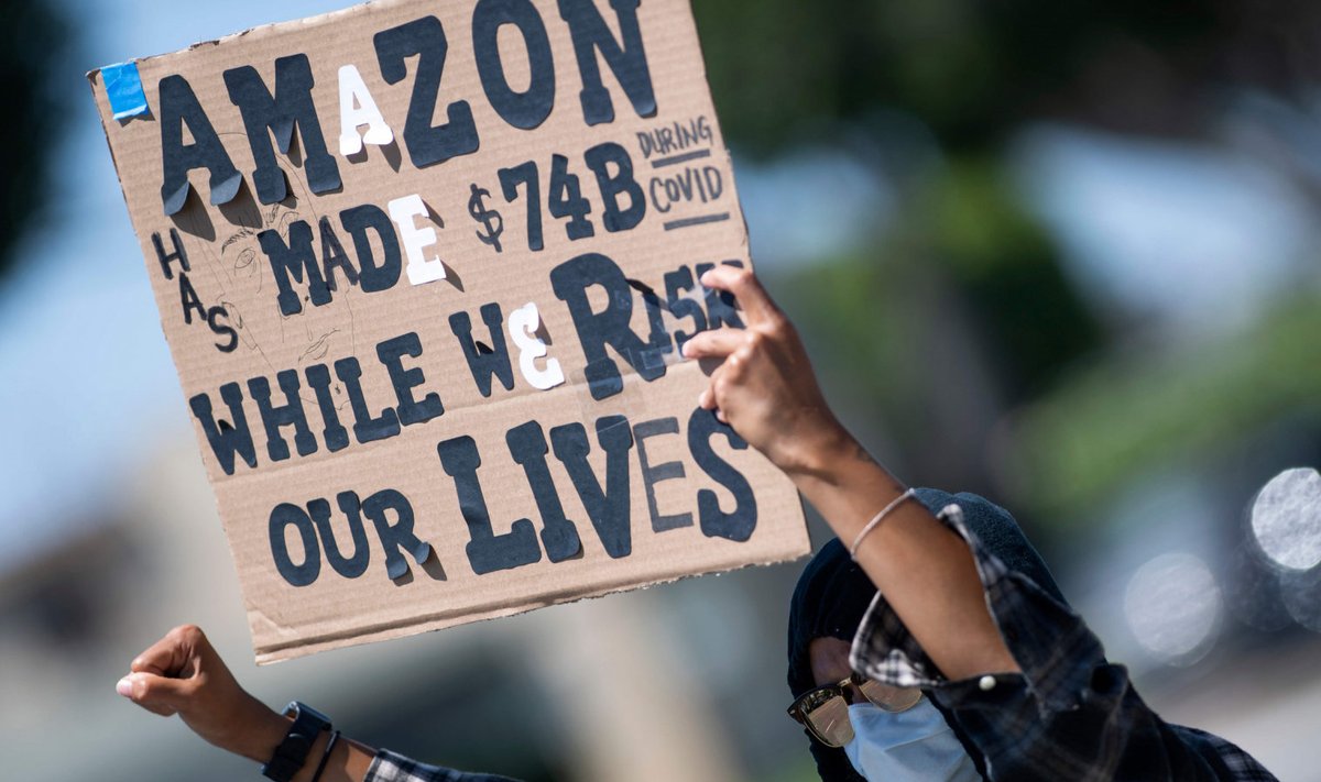Amazoni töötajad protestisid ka 1. mail oma töötingimuste ja selle vastu, et nende kaitsmiseks koroona vastu on kõrgemalt poolt vähe ära tehtud. (Foto: AFP)