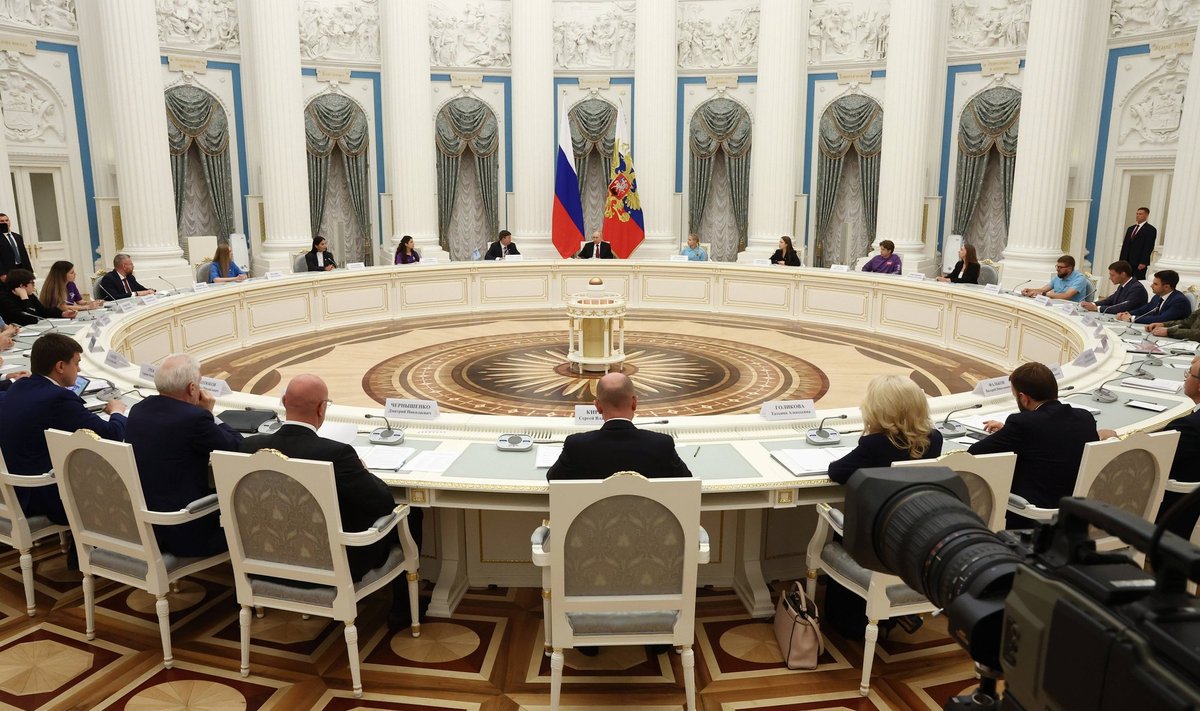 Venemaa president Vladimir Putin juhatamas Venemaa nõukogu koosolekut. Foto tehtud 19. juulil 2023 Moskvas.