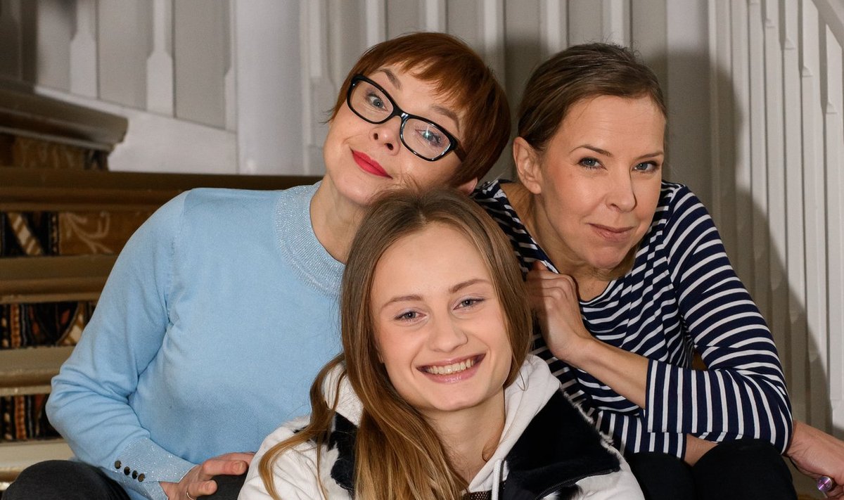 „Kättemaksukontori“ tuumik Elina Reinold, Kadri Rämmeld ja Amanda Hermiine Künnapas