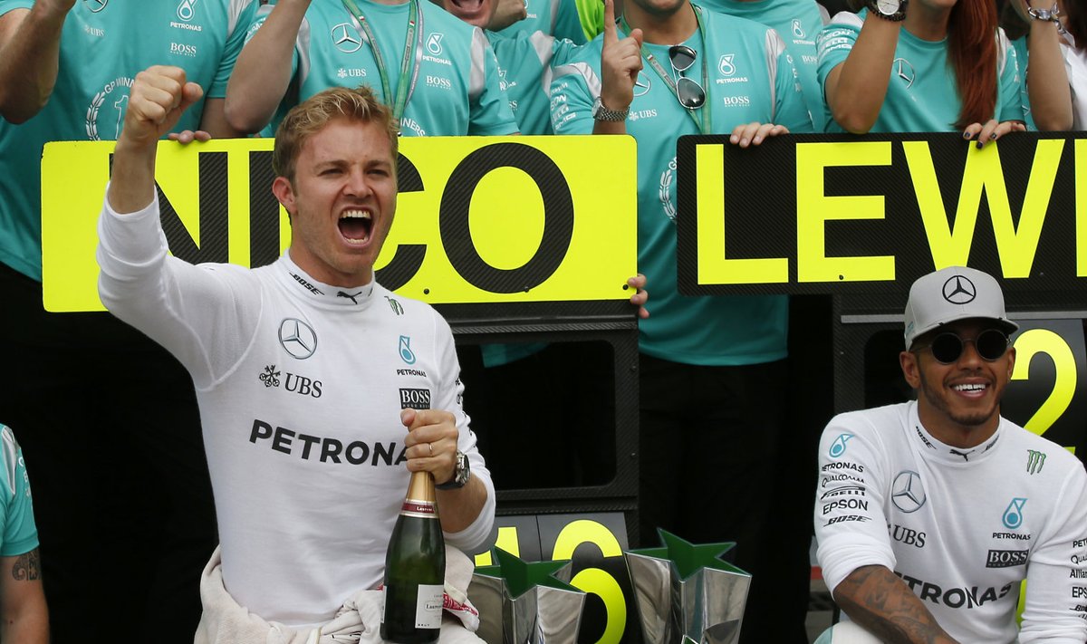 Nico Rosberg (vasakul)