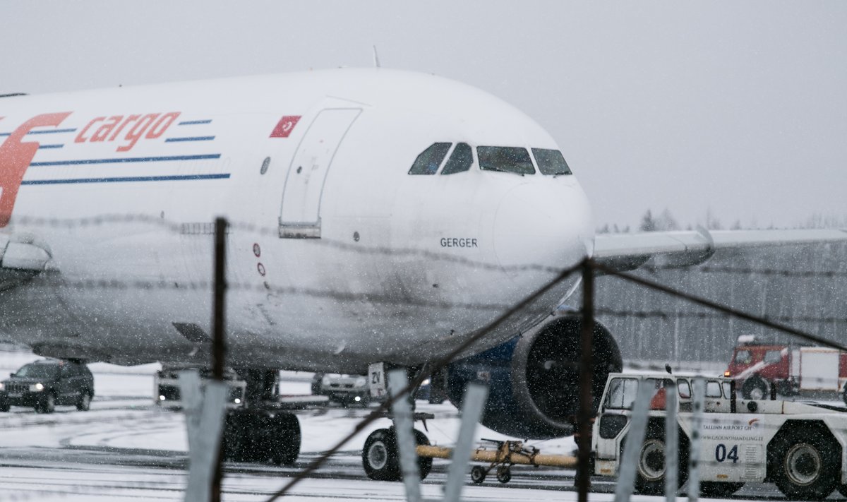 Tallinna Lennujaamas sõitis maandumisrajalt välja Türgi kaubalennuk