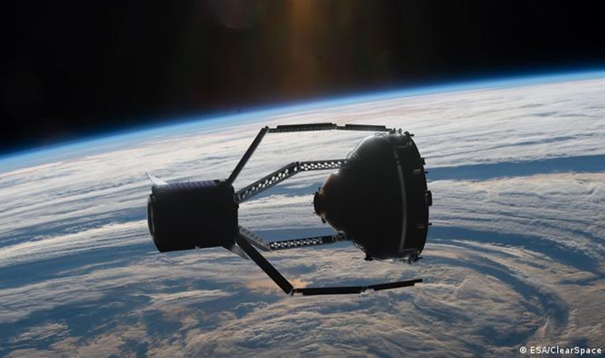 Ameeriklased kardavad muuhulgas hiinlaste "kosmosepuksiire", mis võivad teisi satelliite nende kursilt minema vedada.