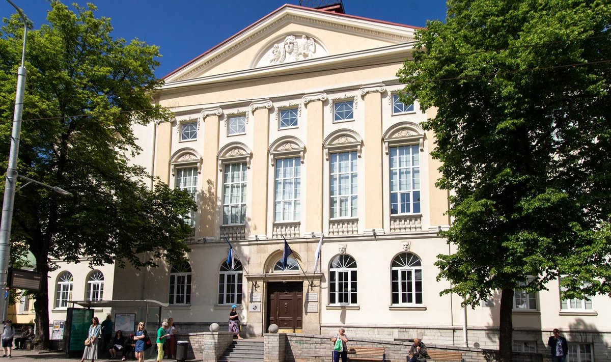 KES ON KANNATAJA: Tallinna Inglise Kolledž ei näinud moraalset vastuolu selles, et eraelus pedofiili kaitsnud õpetaja võiks lastega töötada