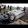 DELFI VIDEO JA FOTOD: Viljandimaal Puiatus rullus sõiduauto üle katuse