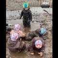 LÕBUS VIDEO | Halba ilma pole olemas! Nende laste mängulusti ei sega muda ega vihm