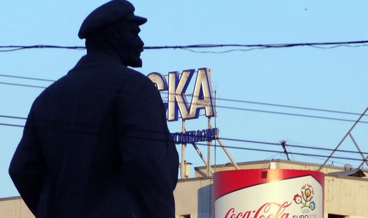 Donetsk on kontrastide linn. Üksteisele vaatavad otsa näiteks Lenin ja Coca-Cola reklaam.