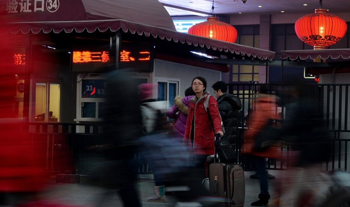 Pühadeaegne kiirustamine Pekingi raudteejaamas.