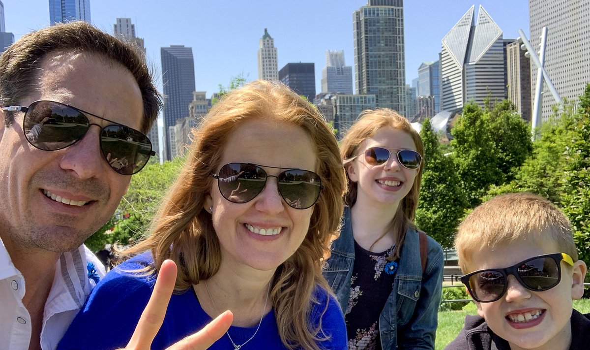 Timothy ja Pille, Kaleigh ja Conor nautimas nädalalõppu Chicagos Millenniumi pargis.