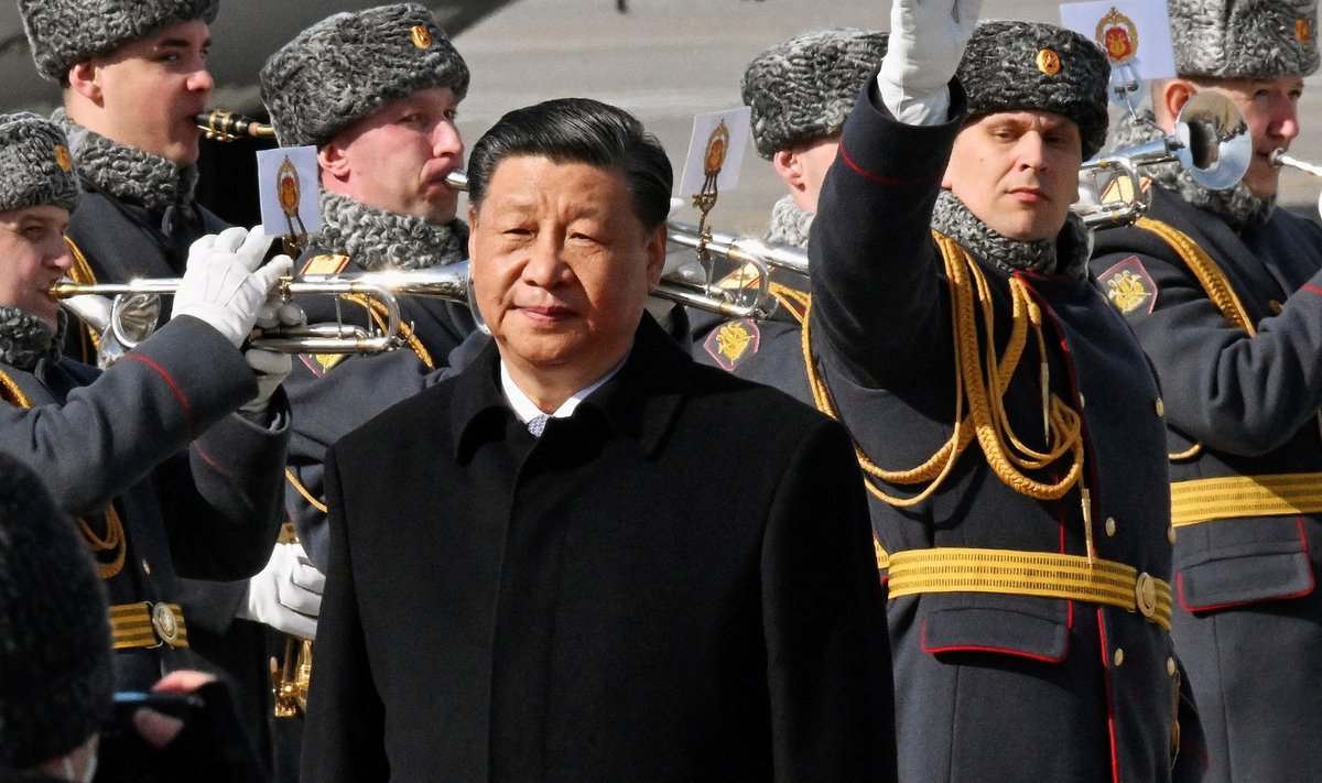 Xi Jinping teda tervitanud auvahtkonnaga