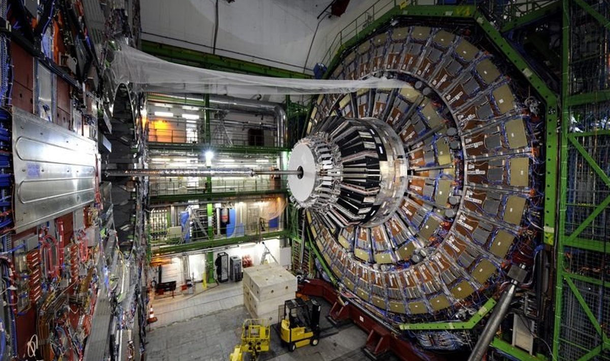 Suure Hadronite Põrguti CMS detektor kaalub ligikaudu 14 000 tonni.