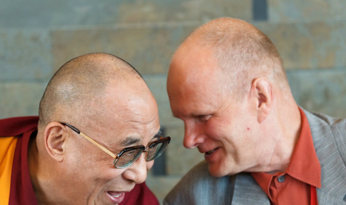 Tema Pühadus XIV dalai-laama ja Sven Grünberg