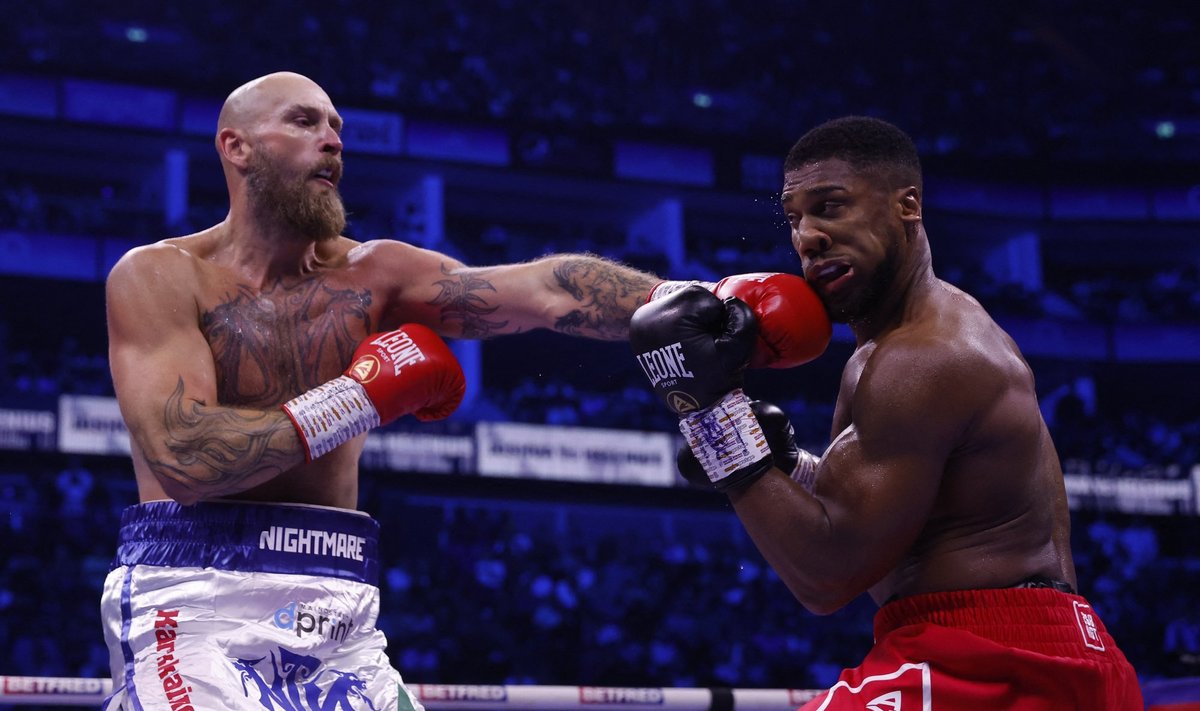 Robert Helenius (vasakul) kohtumises Anthony Joshuaga.