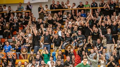SUUR GALERII | Pärnu ja Keila otsustav mäng tõi suvepealinna spordihalli rahvast täis
