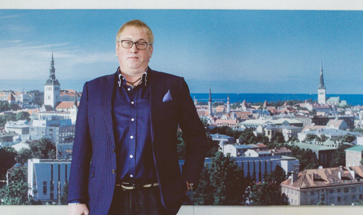 Mänedžer Andreas Platonov Tallinnas pärast intervjuu andmist. Foto: Paul Meiesaar