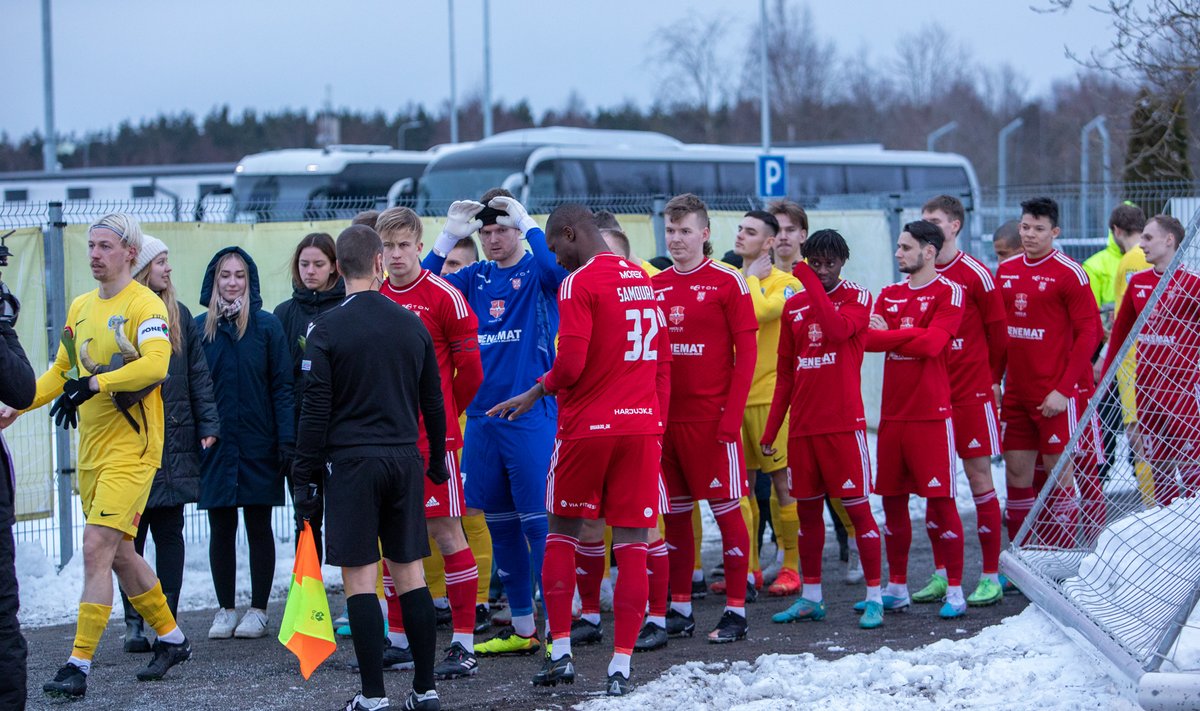 FC Kuressaare ja Harju JK Laagri teise vooru kohtumine sai lumetormi kiuste lõpuni mängitud.