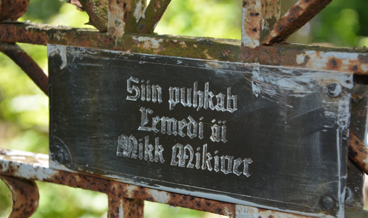 Näitleja Mikk Mikiveri vanaisa Mikk Mikiveri haud Simititsa kalmistul.