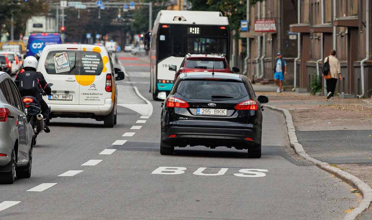 Jaanus Riibe arvates on vaja palju tõhusamat järelevalvet, et bussid saaksid päriselt sõita bussirajal ega seisaks ummikus. 