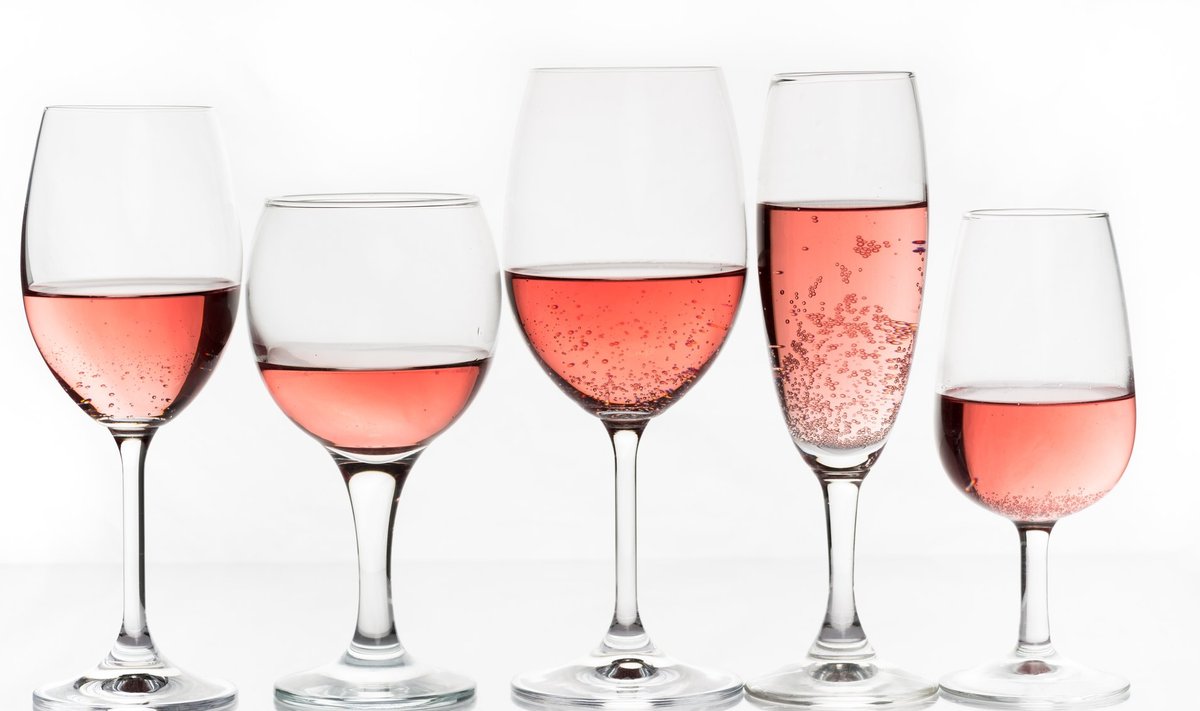 Klaaside erinev suurus mõjutab meie joomisharjumusi: mida suurem klaas seda rohkem trimpame.