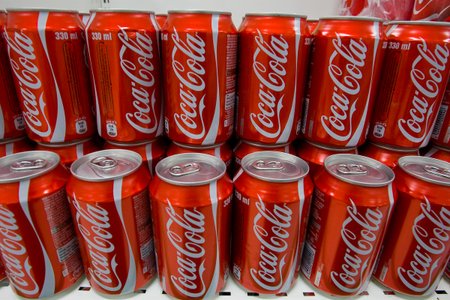 Coca-Cola logo ning tunnusvärve tuntakse kõikjal üle maailma.