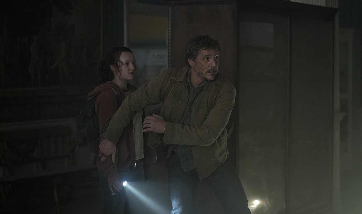 SARI ON VÄHEM HIRMSAM KUI SAMANIMELINE ARVUTIMÄNG: Ellie (Bella Ramsey) ja Joel (Pedro Pascal) zombidega täidetud maailmas ohutut teed otsimas.