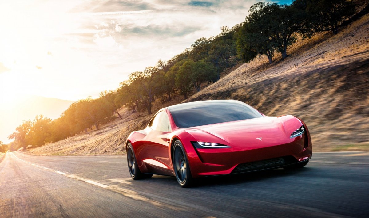 Tesla esitles Californias Hawthorne`is kaht uut mudelit - veokit nimega Semi ja roadsterit nimega Roadster. 