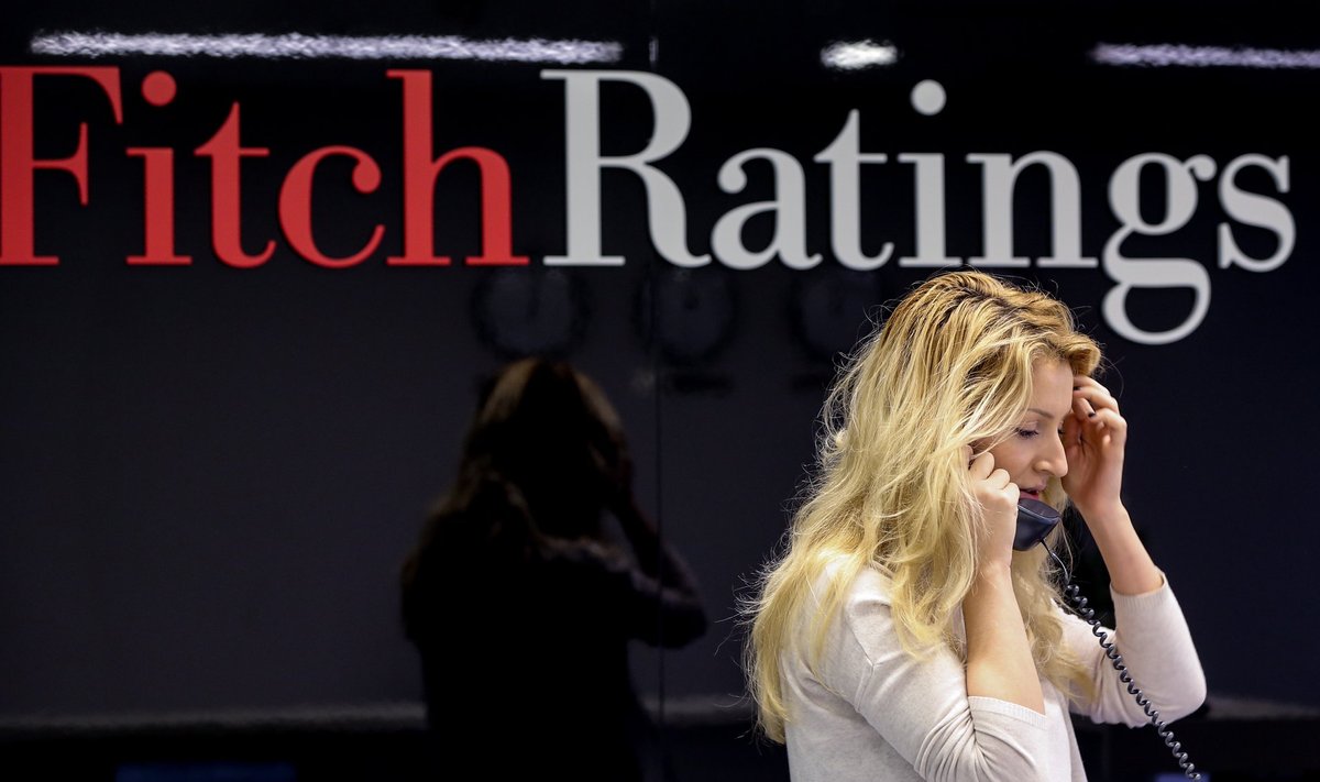 Fitch Ratings lowers Russia's credit ratings