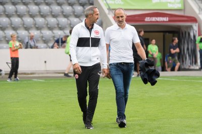Thomas Häberli (paremal) koos Frankfurti Eintrachti peatreeneri Adi Hütteriga.