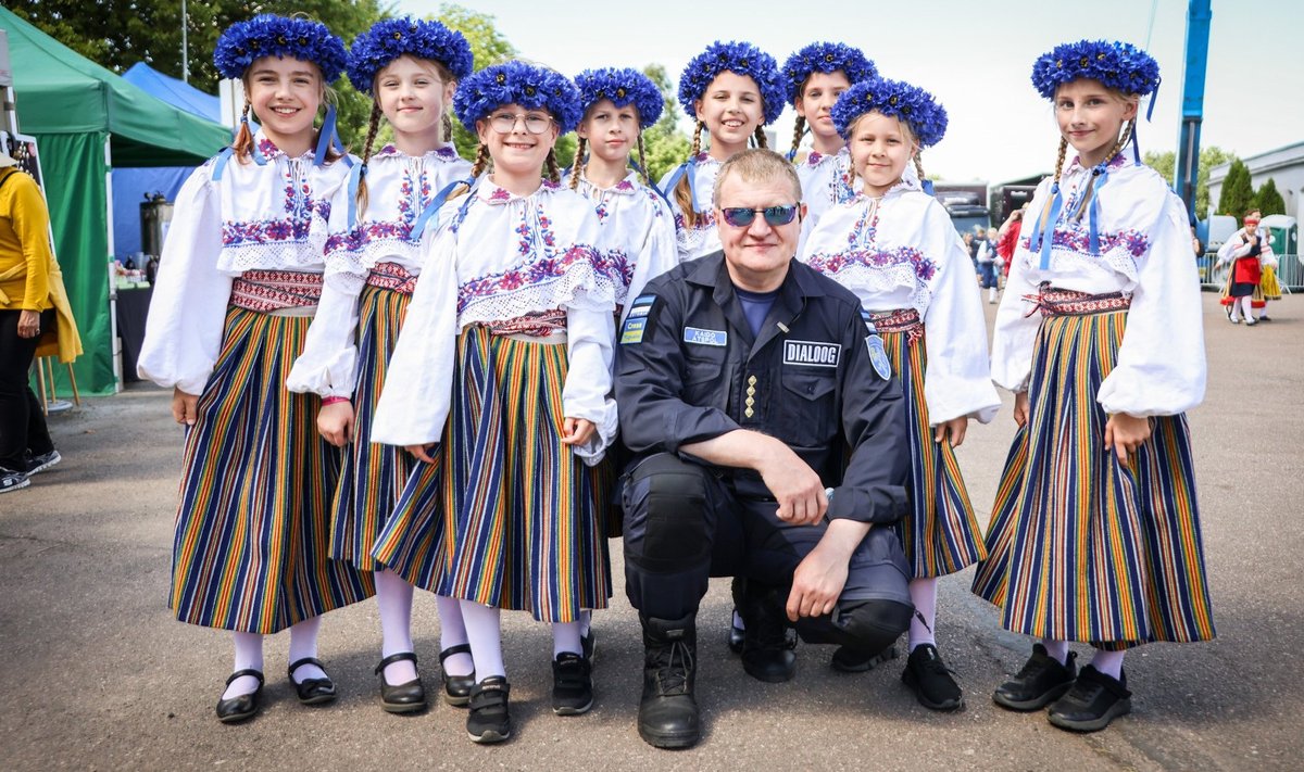Полиция довольна танцорами, которые заботились друг о друге в жаркие дни фестиваля.