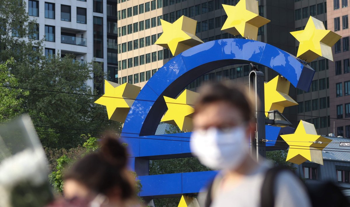 Euroopa ühisraha euro sümbol Frankfurdis Euroopa Keskpanga peakontori juures.