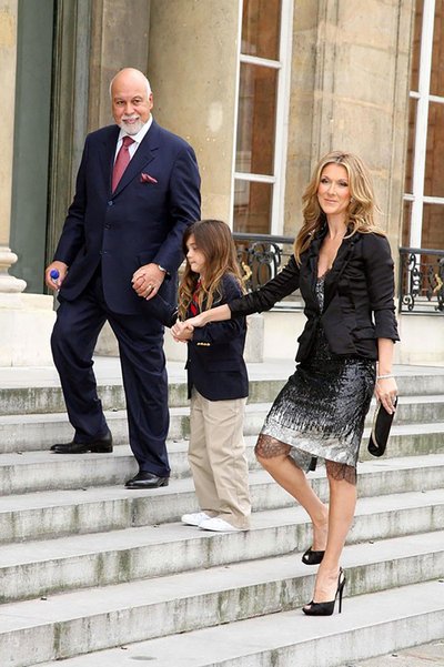 Lauljatar koos abikaasa ja poeg René-Charlesiga Pariisis.