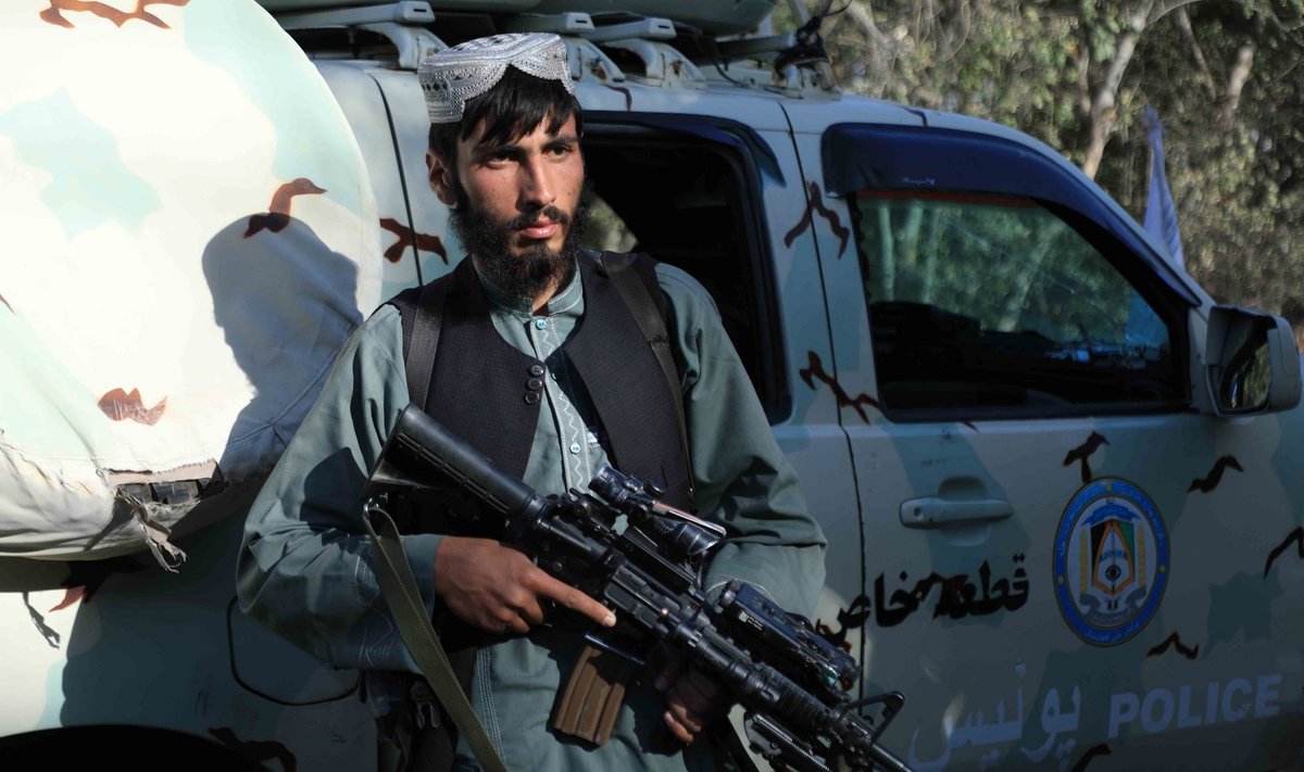 Talibani võitlejate kätte on langenud palju Afganistani sõjaväe varustust.