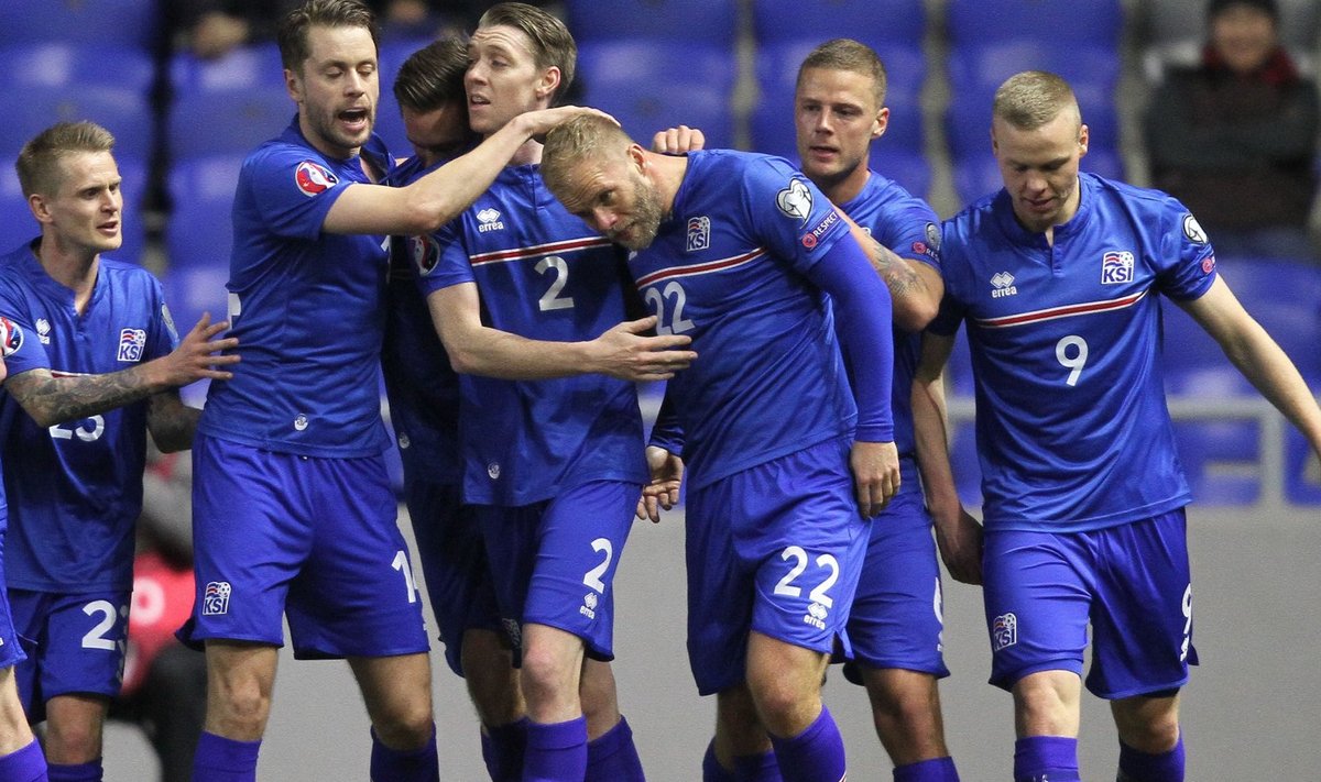 Islandi jalgpallikoondis tähistamas järjekordset võitu Kasahstanis
