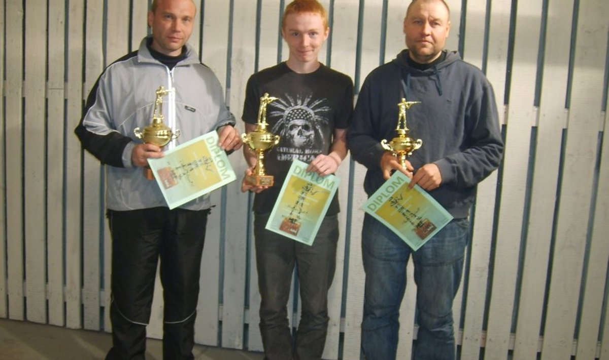 Võitjad väikekaliibrilises sportpüssist laskmises – Robert Nagel, Kristjan Seli ja Veiko Reino.