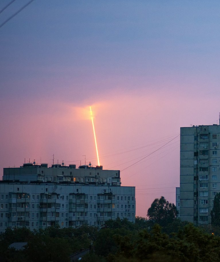 Venemaaalt Belgorodi piirkonnast Ukraina suunas teele saadetud rakett. Foto tehtud 11. augustil 2022.