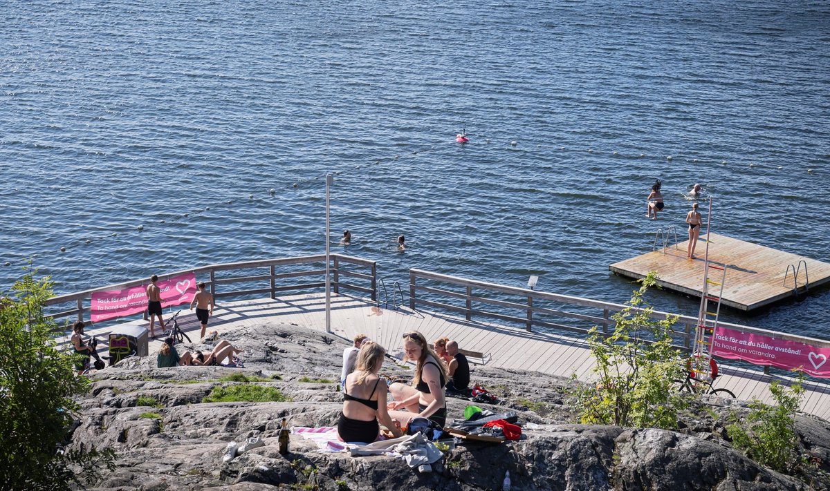 Juuli lõpus nautisid rootslased Mälareni järve ääres ilusat ilma.