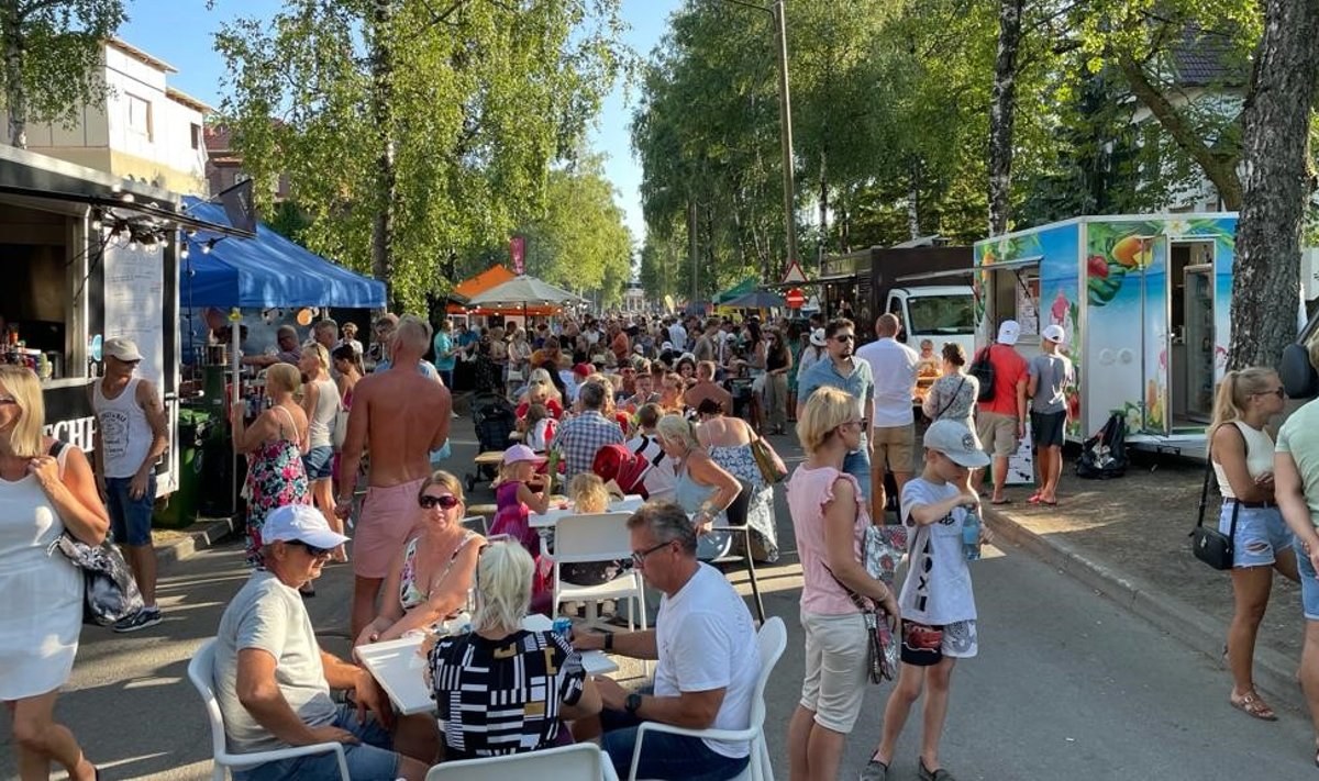 Pärnu Maitsete Uulits on sätitud suveajale, mil suvepealinnas niikuinii rahvarohke. Sestap kogub üritus alati ka rohkesti külastajaid.