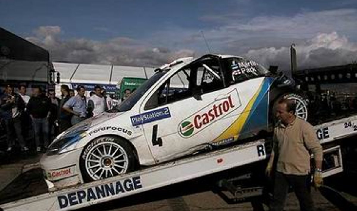 Markko Märtini Ford Focus RS WRC 03 pärast väljasõitu Prantsusmaa rallil