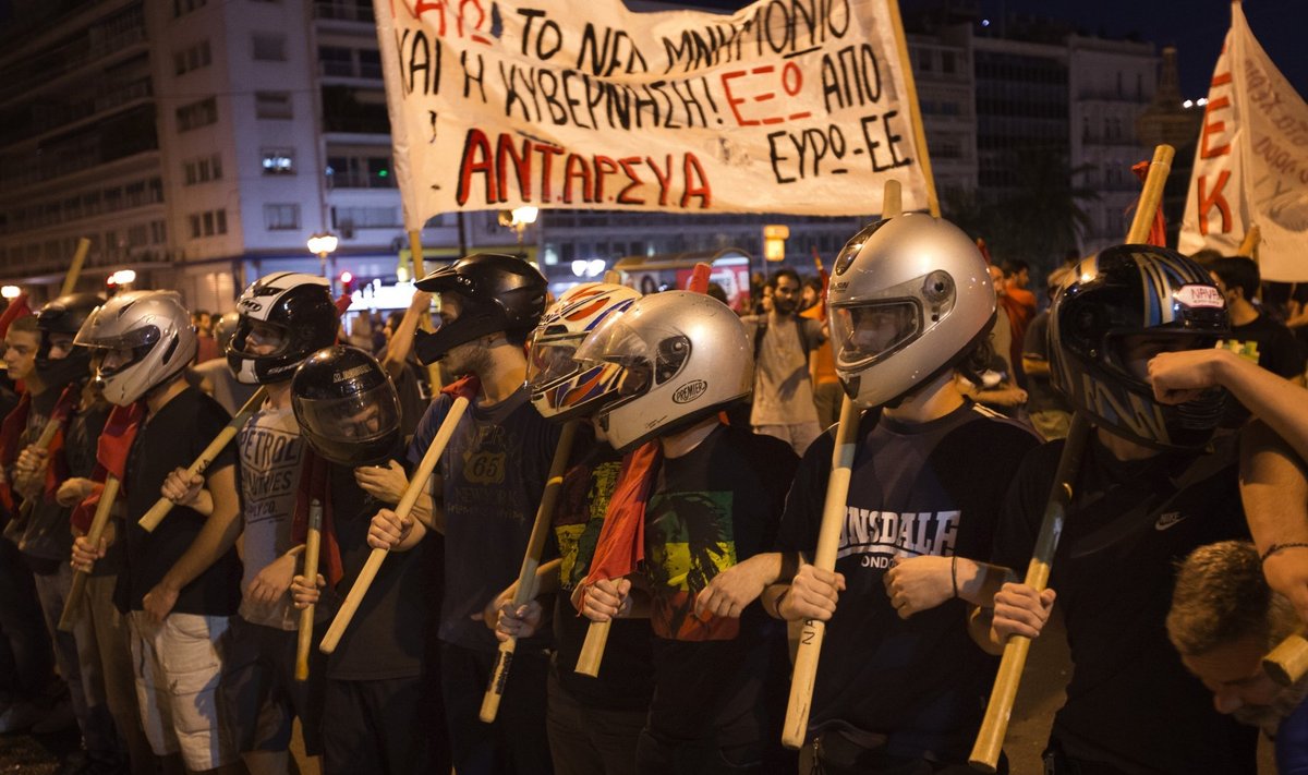Kasinusmeetmete vastane meeleavaldus Kreekas 2015. aasta juulis. 